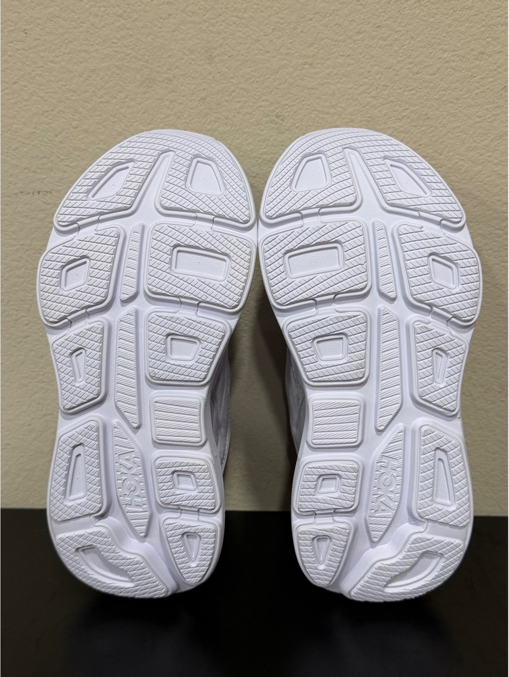 Size 7 - Hoka Women’s Bondi 9 “Starlight Glow” - Picture 4 of 6